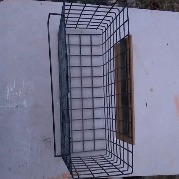 Metal Hanging Wire Rail/Office/Cupboard Basket - Picture 3 of 4